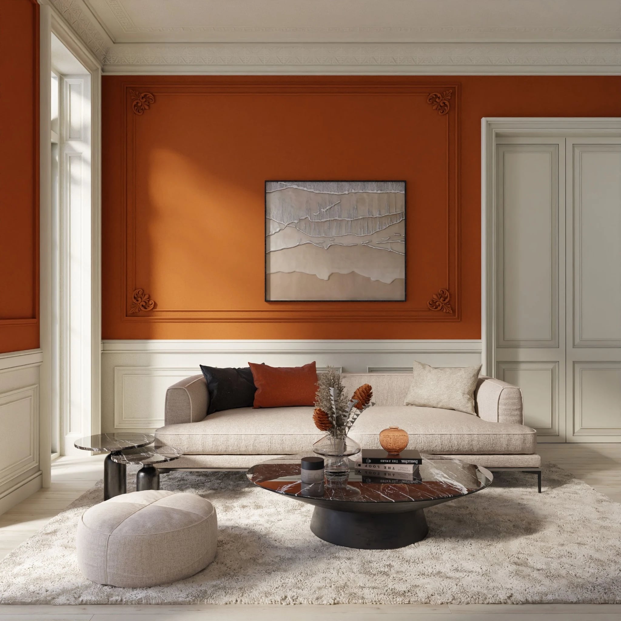 Salon lumineux avec canapé clair, mur terracotta et moulures, visuel d’illustration